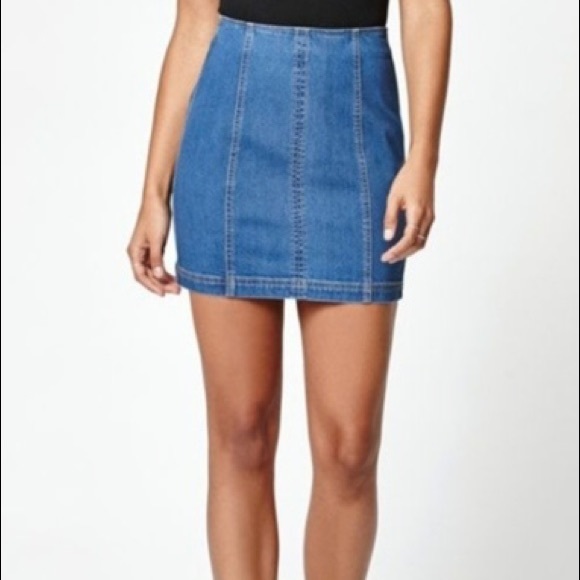 Kendall & Kylie Dresses & Skirts - Kendall & Kylie mini denim skirt !!